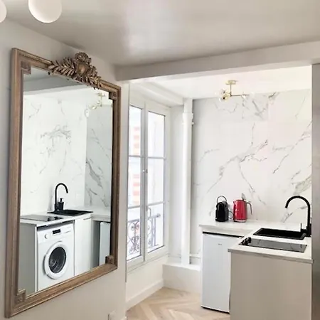 Sweet Moulin Rouge Apartment